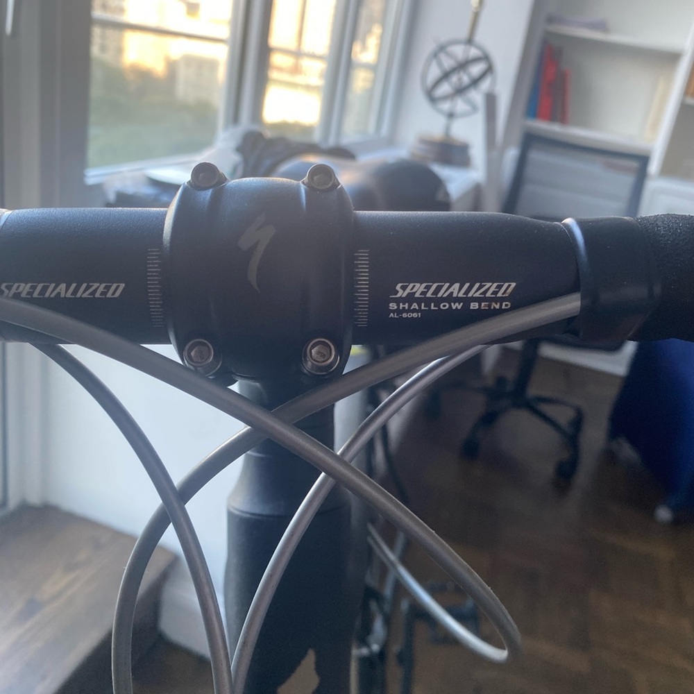 Specialized Matte Black Performance Bike - Picture 9 of 12